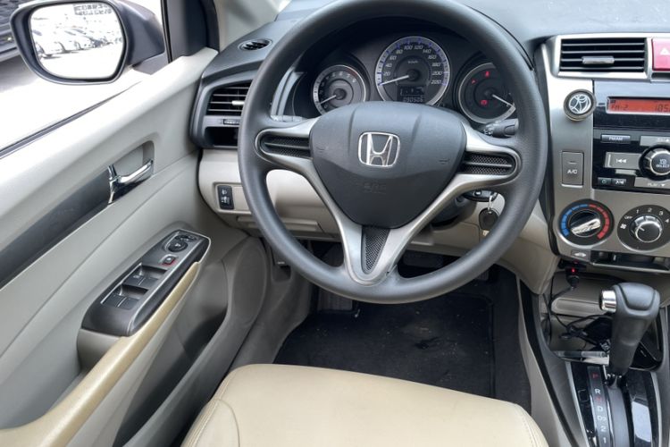 Used Honda City Classic 2014 Style 1.5L Automatic Elite Edition Interior 7