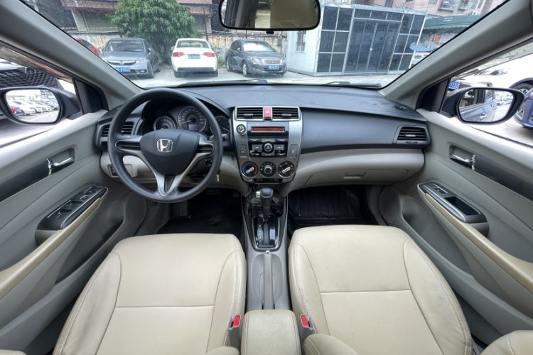 Used Honda City Classic 2014 Style 1.5L Automatic Elite Edition Interior 9