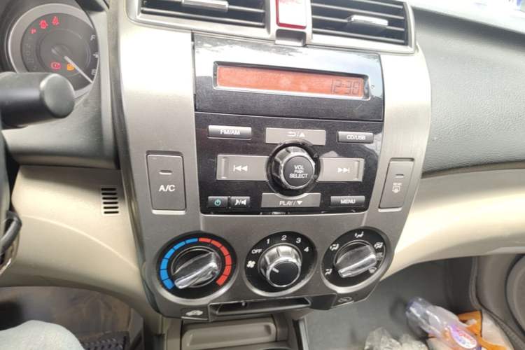 Used Honda City Classic 2014 Style 1.5L Automatic Elite Edition Audio And AC Panel