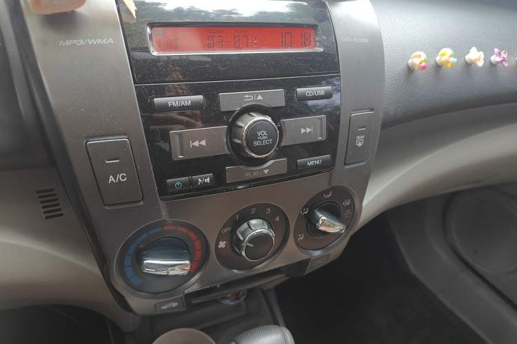 Used Honda City Classic 2014 Style 1.5L Automatic Elite Edition Audio And AC Panel