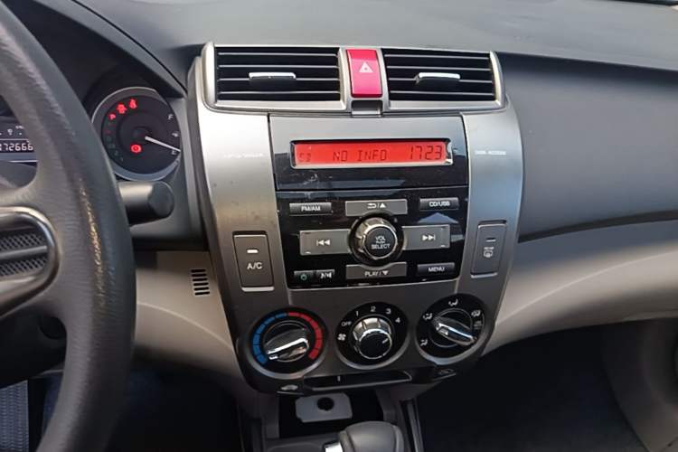 Used Honda City Classic 2014 Style 1.5L Automatic Elite Edition Audio And AC Panel