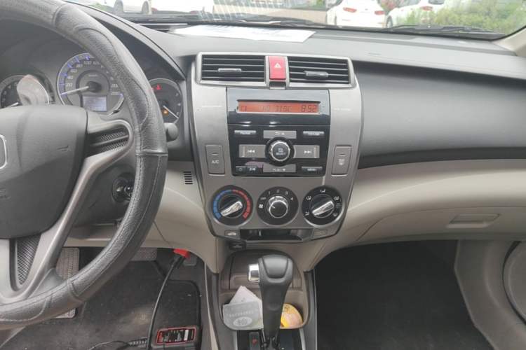 Used Honda City Classic 2014 Style 1.5L Automatic Elite Edition Audio And AC Panel