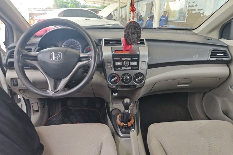 Used Honda City Classic 2014 Style 1.5L Manual Elite Edition Center Console