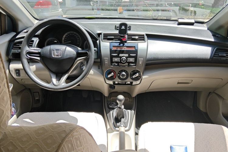 Used Honda City Classic 2014 Style 1.5L Manual Elite Edition Center Console