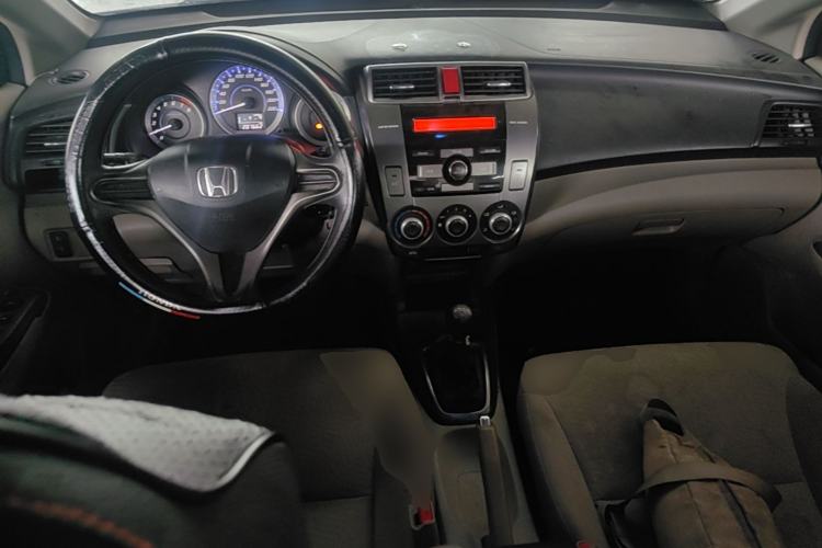 Used Honda City Classic 2014 Style 1.5L Manual Elite Edition Center Console