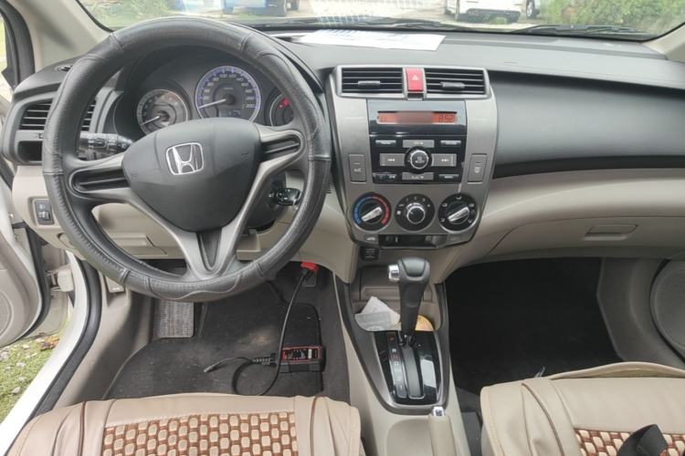 Used Honda City Classic 2014 Style 1.5L Automatic Elite Edition Center Console