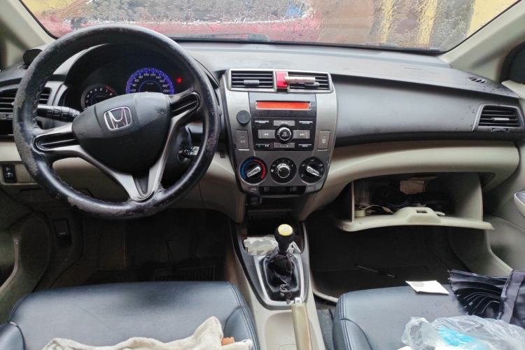 Used Honda City Classic 2014 Style 1.5L Manual Elite Edition Center Console