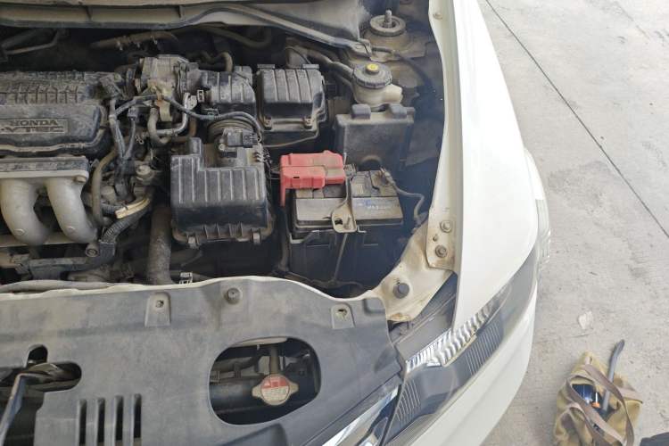 Used Honda City Classic 2014 Style 1.5L Manual Elite Edition Engine Bay Left