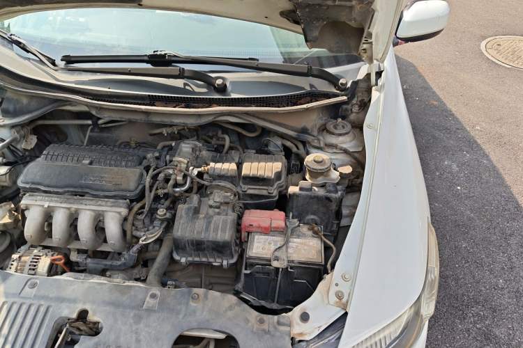 Used Honda City Classic 2014 Style 1.5L Manual Elite Edition Engine Bay Left