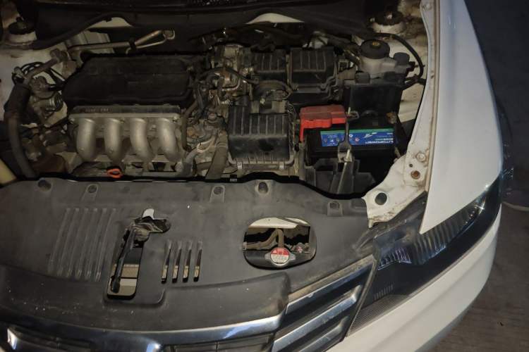 Used Honda City Classic 2014 Style 1.5L Manual Elite Edition Engine Bay Left
