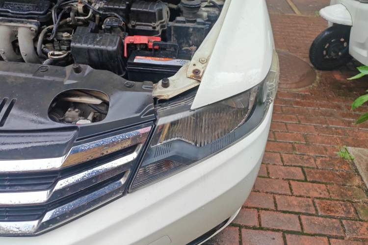 Used Honda City Classic 2014 Style 1.5L Manual Elite Edition Engine Bay Left