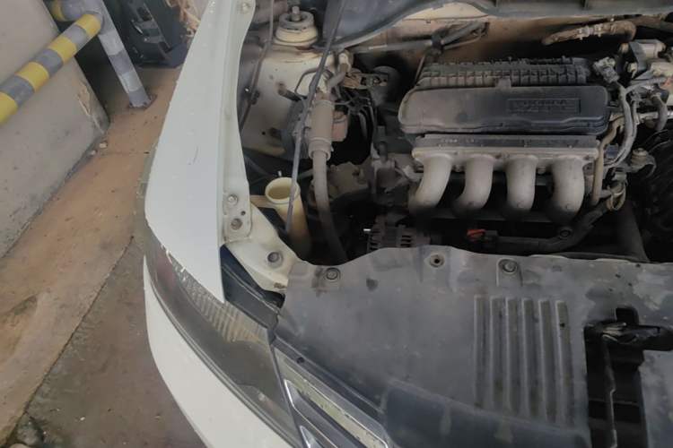 Used Honda City Classic 2014 Style 1.5L Manual Elite Edition Engine Bay Right