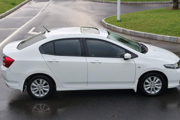 Used Honda City Classic 2014 Style 1.5L Automatic Elite Edition Exterior 5