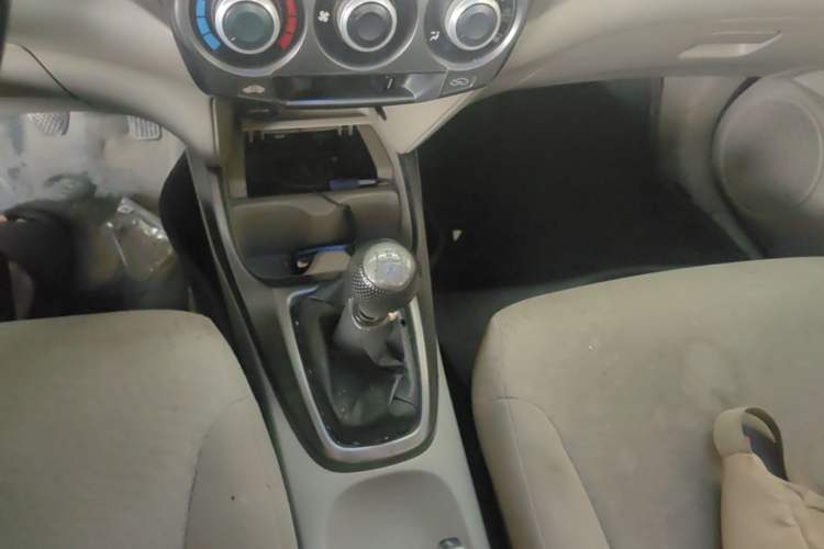 Used Honda City Classic 2014 Style 1.5L Manual Elite Edition Gear Lever