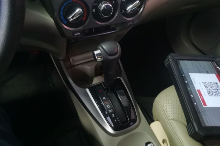 Used Honda City Classic 2014 Style 1.5L Automatic Elite Edition Gear Lever