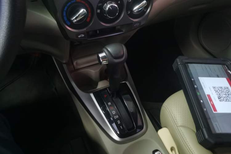 Used Honda City Classic 2014 Style 1.5L Automatic Elite Edition Gear Lever