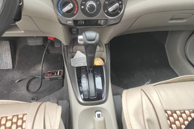 Used Honda City Classic 2014 Style 1.5L Automatic Elite Edition Gear Lever