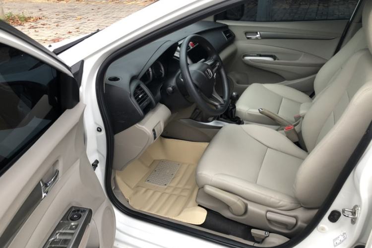 Used Honda City Classic 2014 Style 1.5L Manual Elite Edition Interior 2