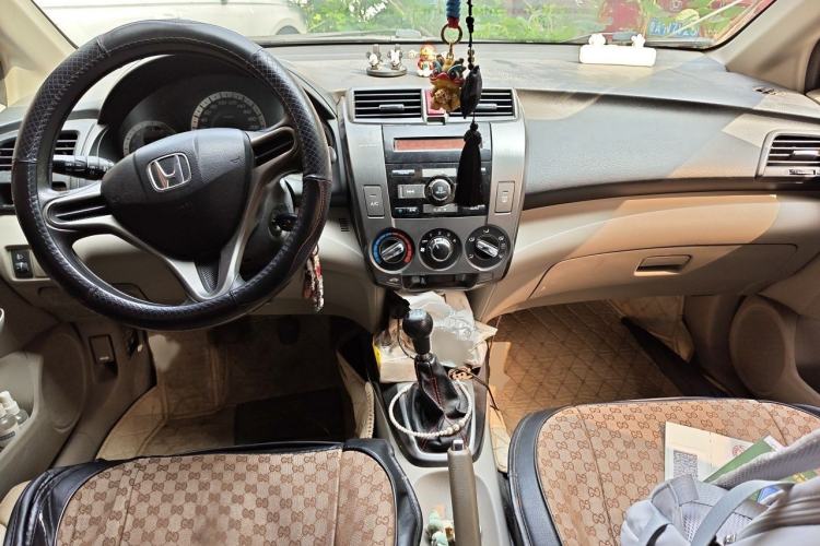 Used Honda City Classic 2014 Style 1.5L Manual Elite Edition Interior 2