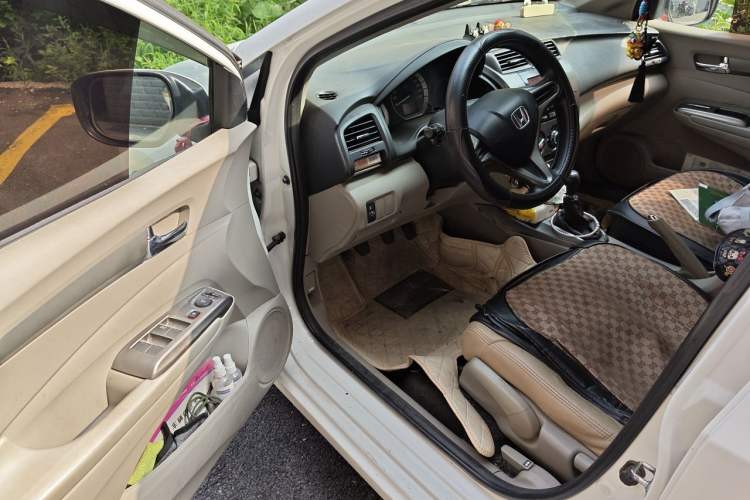 Used Honda City Classic 2014 Style 1.5L Manual Elite Edition Interior 3