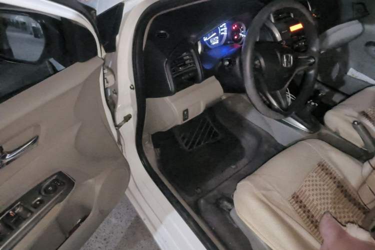 Used Honda City Classic 2014 Style 1.5L Manual Elite Edition Interior 3