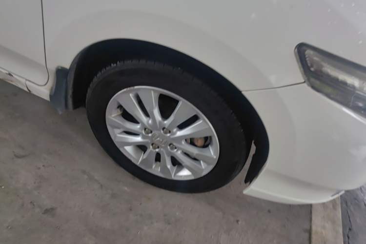 Used Honda City Classic 2014 Style 1.5L Manual Elite Edition Right Front Wheel Hub