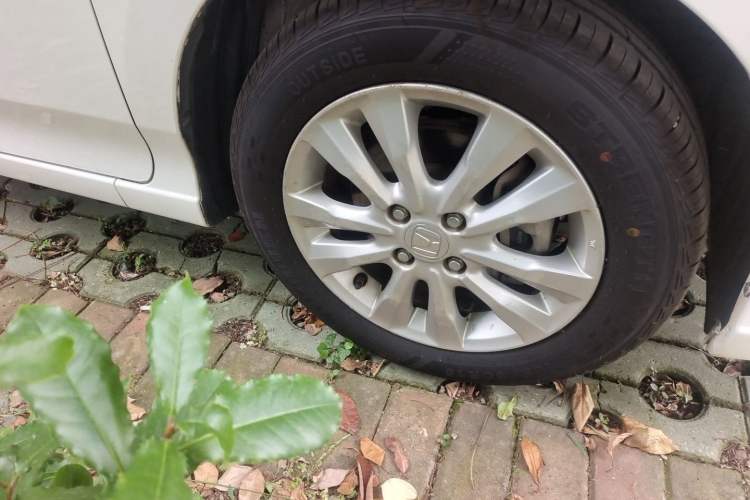 Used Honda City Classic 2014 Style 1.5L Automatic Elite Edition Right Front Wheel Hub
