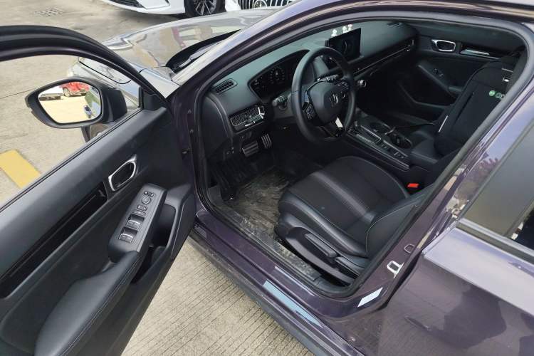 Used Honda Civic 2023 HATCHBACK 240TURBO CVT Extreme Edition Driver Seat