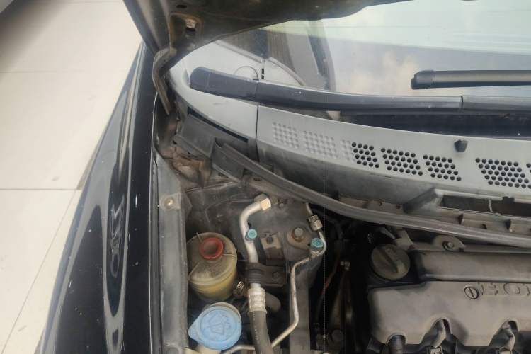 Used Honda Civic 2006 1.8L Automatic Luxury Edition Engine Bay Right