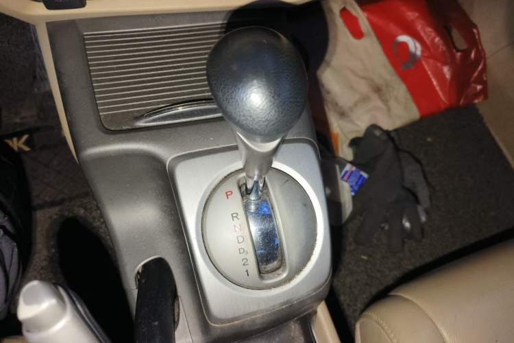 Used Honda Civic 2006 1.8L Automatic Luxury Edition Gear Lever