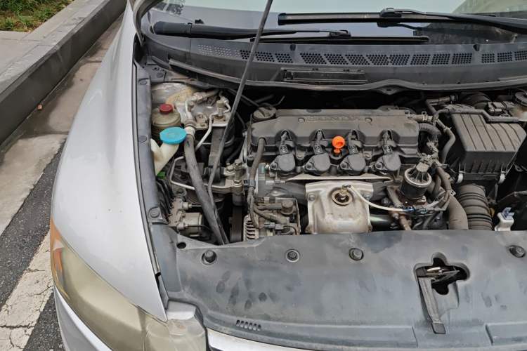 Used Honda Civic 2006 1.8L Automatic Luxury Edition Engine Bay Right