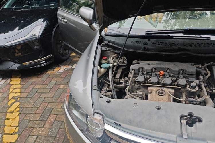 Used Honda Civic 2006 1.8L Automatic Luxury Edition Engine Bay Right