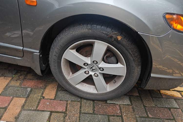 Used Honda Civic 2006 1.8L Automatic Luxury Edition Right Front Wheel Hub