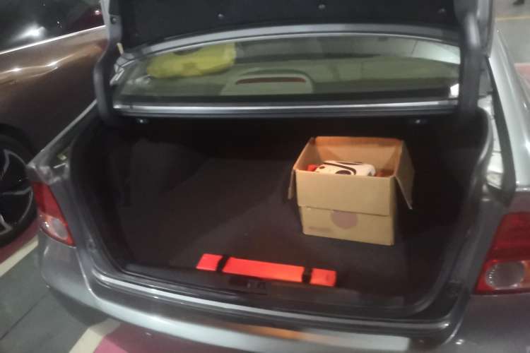 Used Honda Civic 2006 1.8L Automatic Luxury Edition Trunk