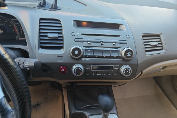 Used Honda Civic 2007 1.3L hybrid version Audio And AC Panel