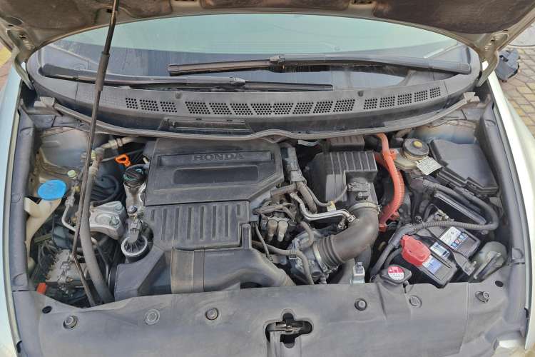 Used Honda Civic 2007 1.3L hybrid version Engine Bay
