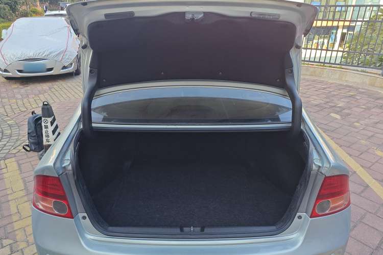 Used Honda Civic 2007 1.3L hybrid version Trunk