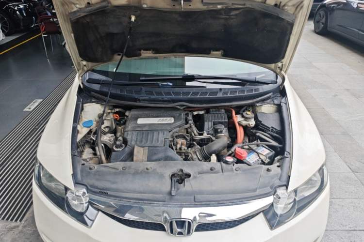 Used Honda Civic 2007 1.3L hybrid version Engine Bay