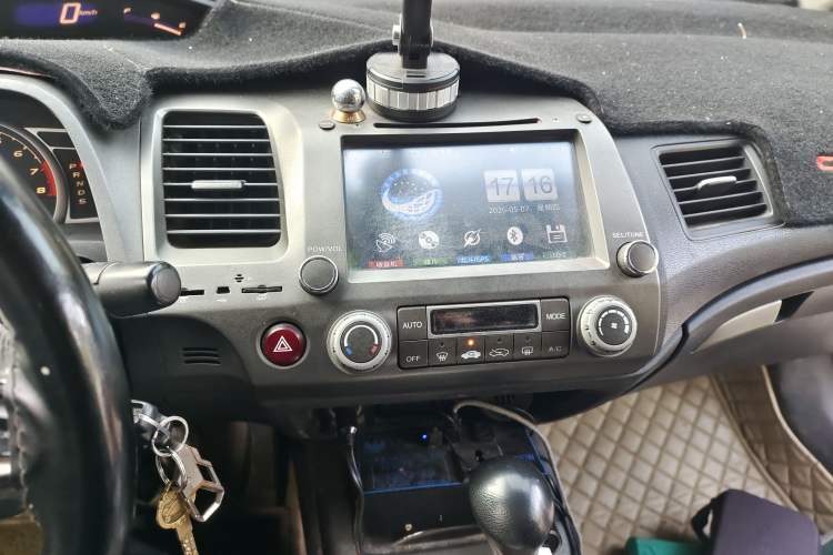 Used Honda Civic 2009 1.8L automatic luxury edition Audio And AC Panel