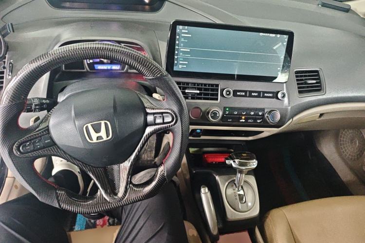 Used Honda Civic 2009 1.8L automatic comfort version Center Console