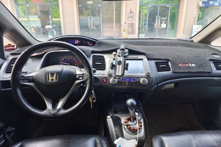 Used Honda Civic 2009 1.8L automatic luxury edition Center Console