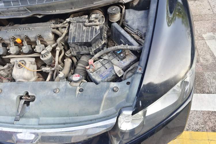 Used Honda Civic 2009 1.8L automatic luxury edition Engine Bay Left