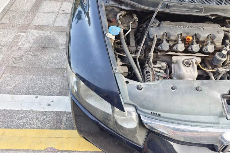 Used Honda Civic 2009 1.8L automatic luxury edition Engine Bay Right