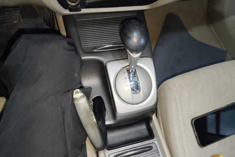 Used Honda Civic 2009 1.8L automatic comfort version Gear Lever