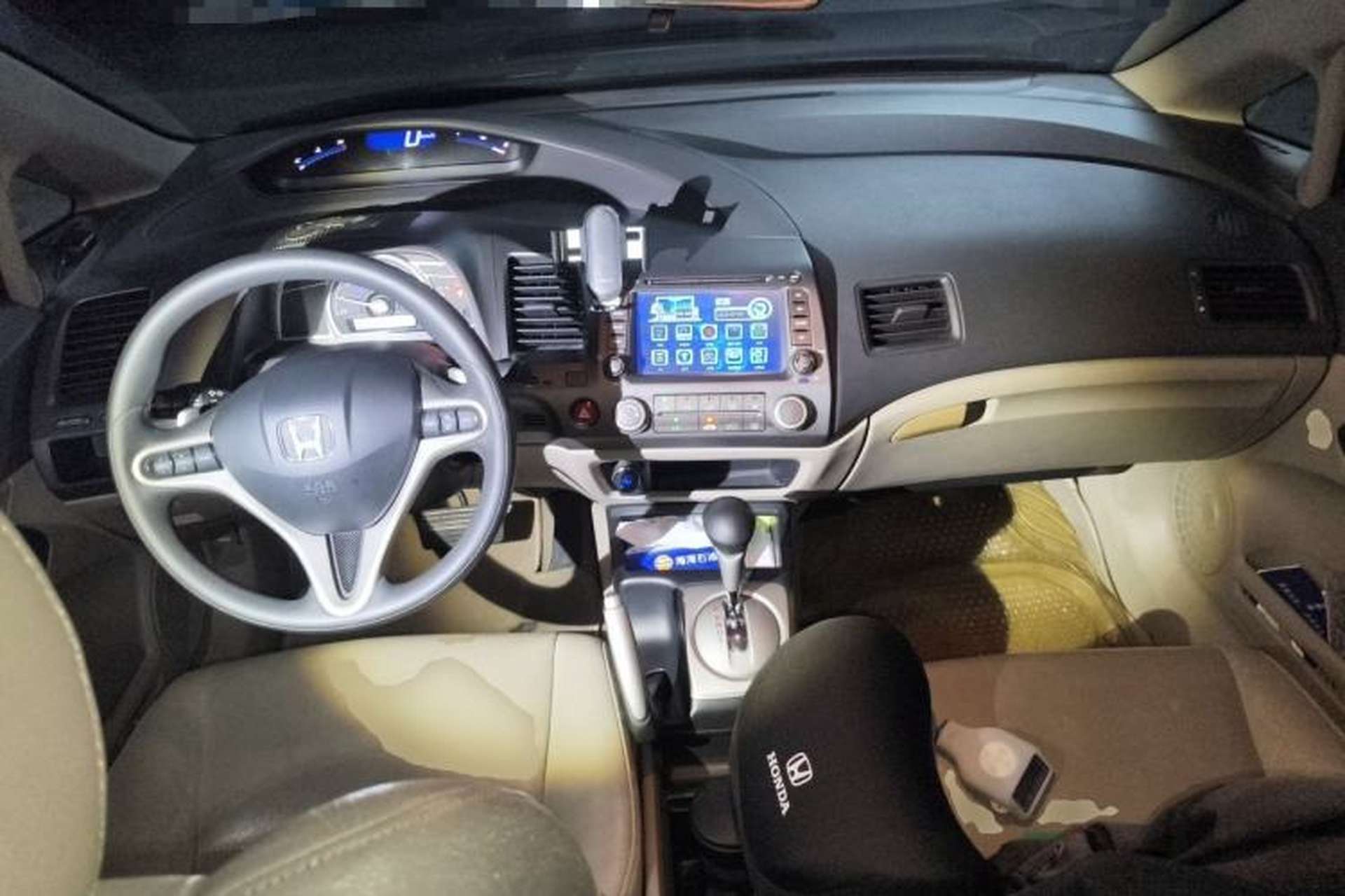 Used Honda Civic 2009 1.8L automatic comfort version Center Console