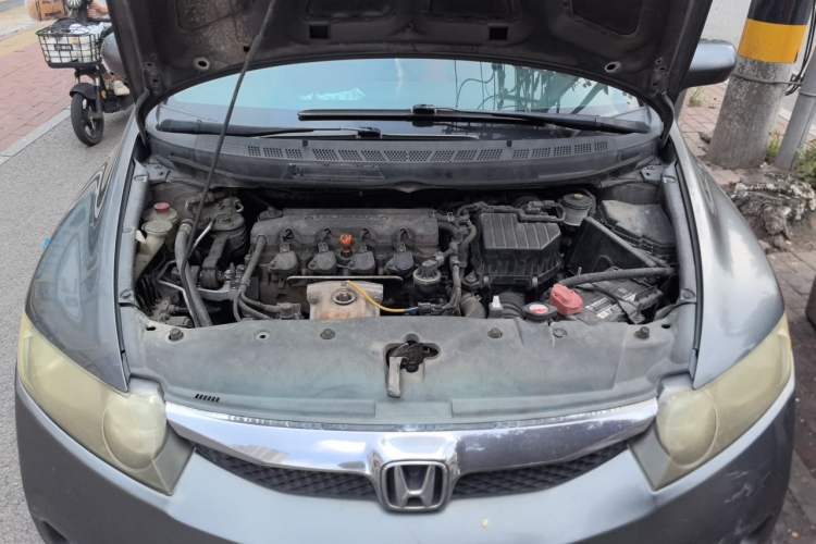 Used Honda Civic 2009 1.8L automatic comfort version Engine Bay