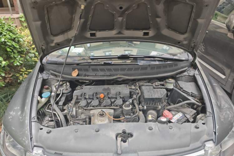 Used Honda Civic 2009 1.8L automatic comfort version Engine Bay