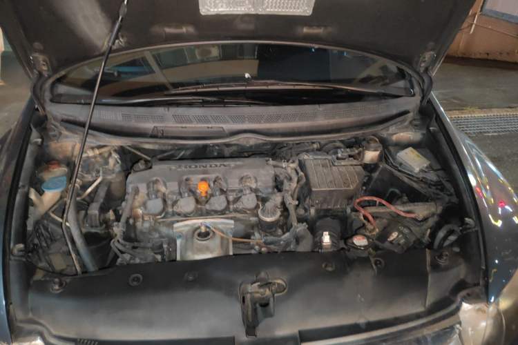 Used Honda Civic 2009 1.8L automatic comfort version Engine Bay