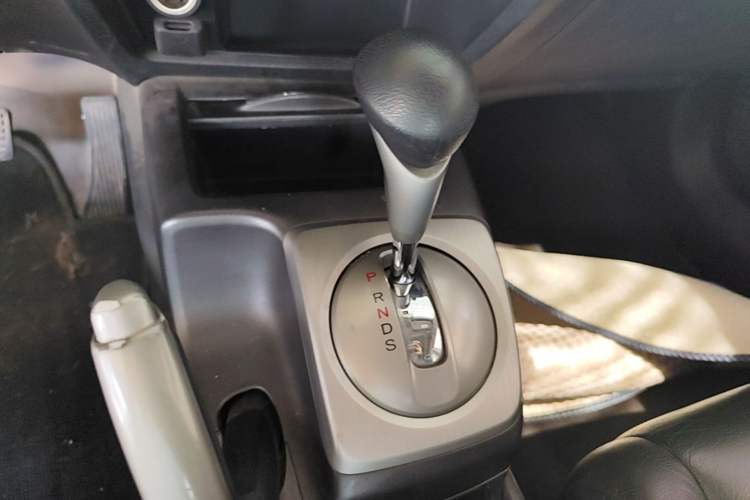 Used Honda Civic 2009 1.8L automatic luxury edition Gear Lever