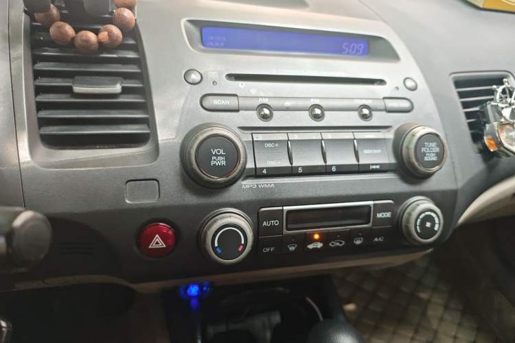 Used Honda Civic 2009 1.8L automatic luxury edition Audio And AC Panel
